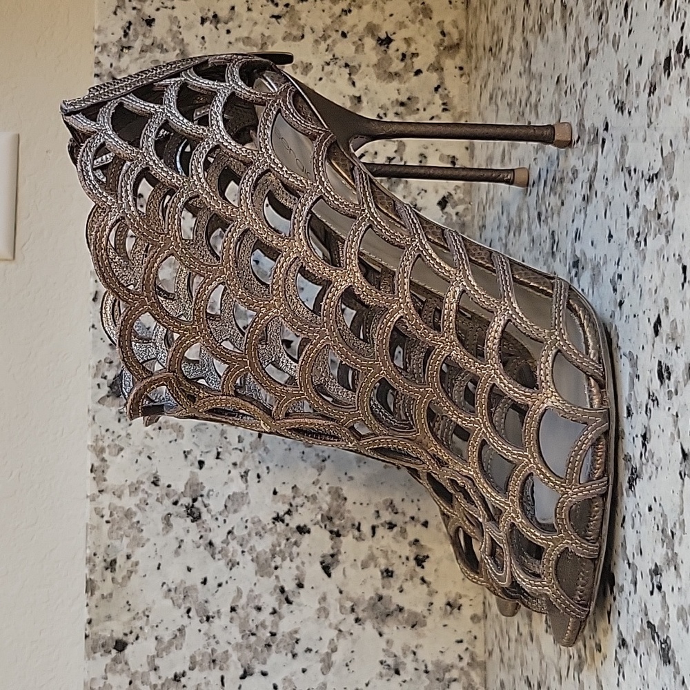 Exquisite pair of Sergio Rossi heels sz 9